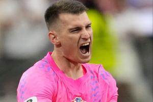 双拳难敌四手！利瓦科维奇全场完成7次扑救，仍然丢掉4球