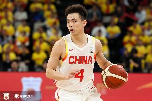 媒体人：组织后卫是真不太够用 各有各的缺点 还得把赵继伟叫回来